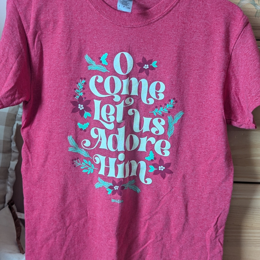 Gildan Red Christmas Graphic Tee